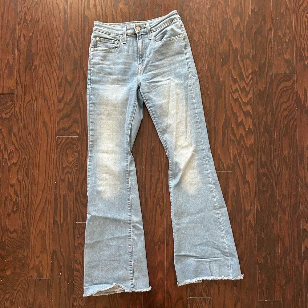 Levi’s 726 High Rise Flare Jeans – Light Wash Denim – Size 27